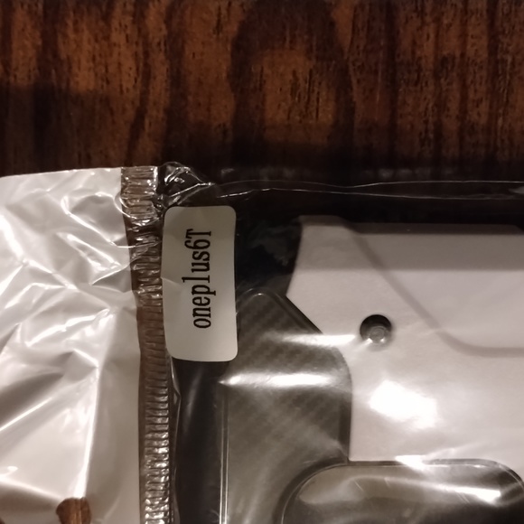 (3) OnePlus cases & 1 lens protector, all 3 together. - Picture 9 of 10